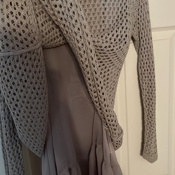 Here is a dress/shirt that you can wear leggings under - Picture 3 of 4